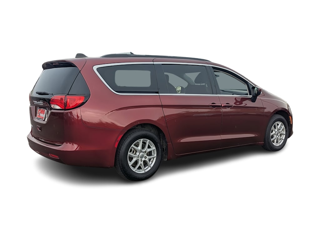 Thumbnail: 2021 Chrysler Voyager - 18