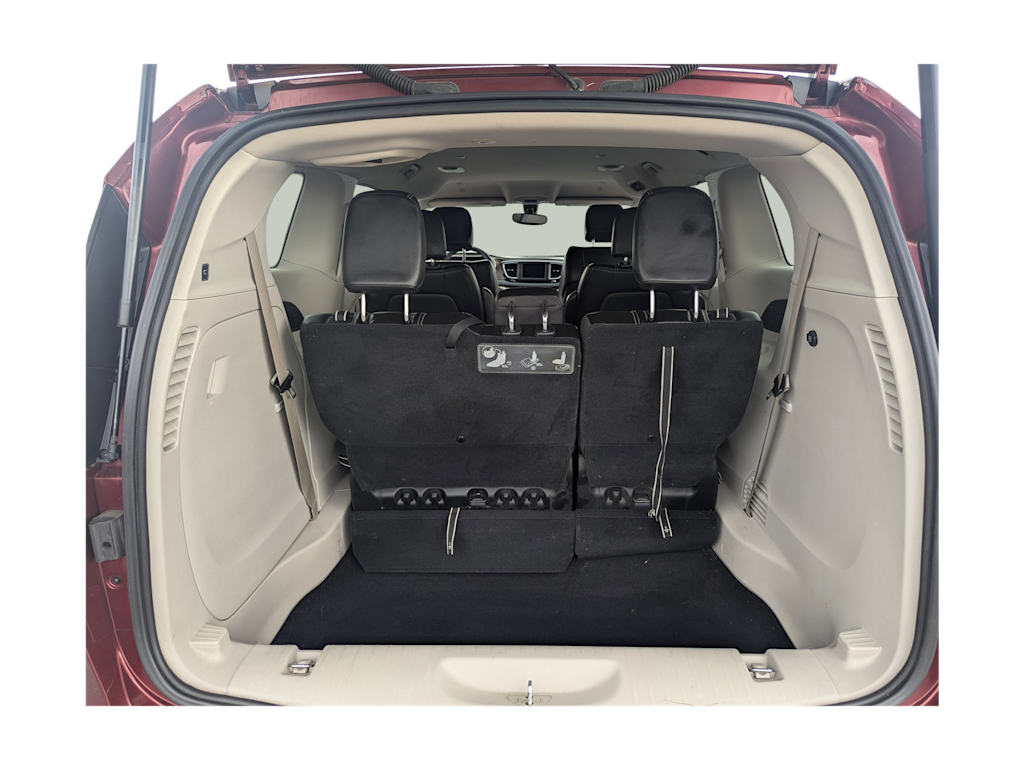 Thumbnail: 2021 Chrysler Voyager - 15