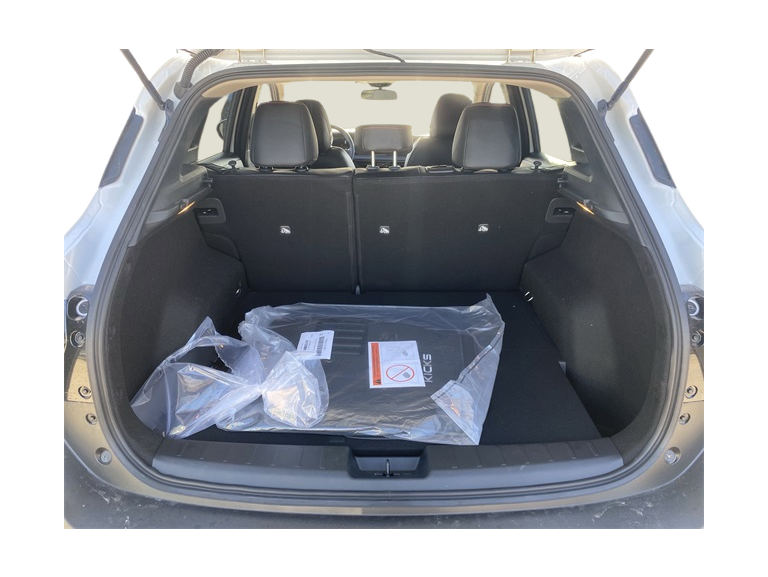 2025 Nissan Kicks SR 13