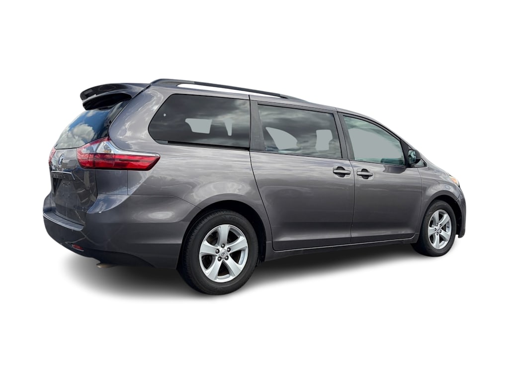 Thumbnail: 2015 Toyota Sienna - 9