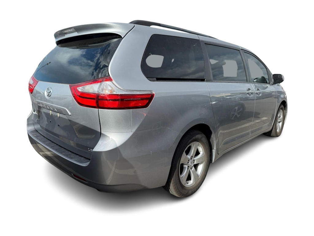 Thumbnail: 2017 Toyota Sienna - 8