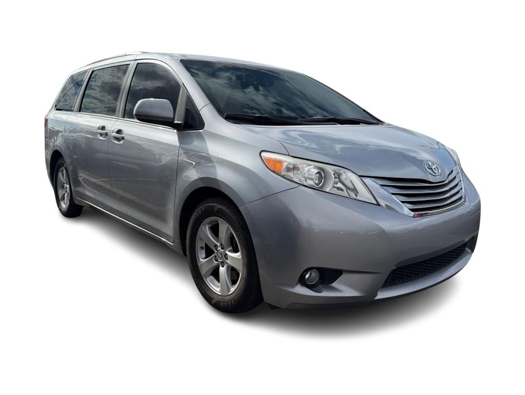 Thumbnail: 2017 Toyota Sienna - 9