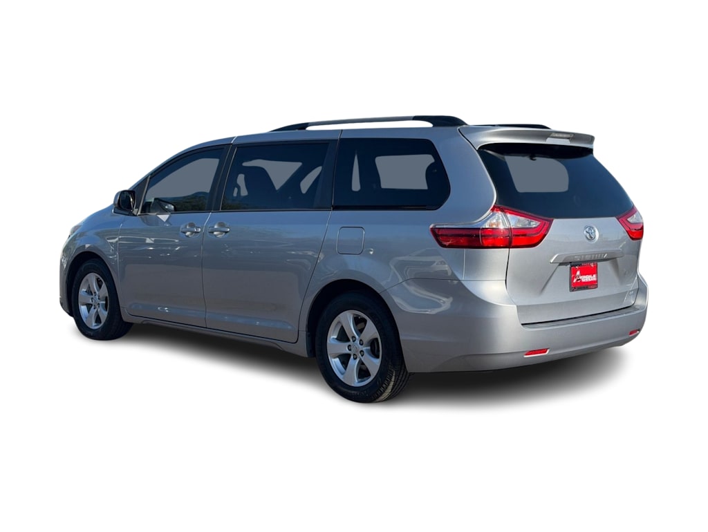 Thumbnail: 2017 Toyota Sienna - 4