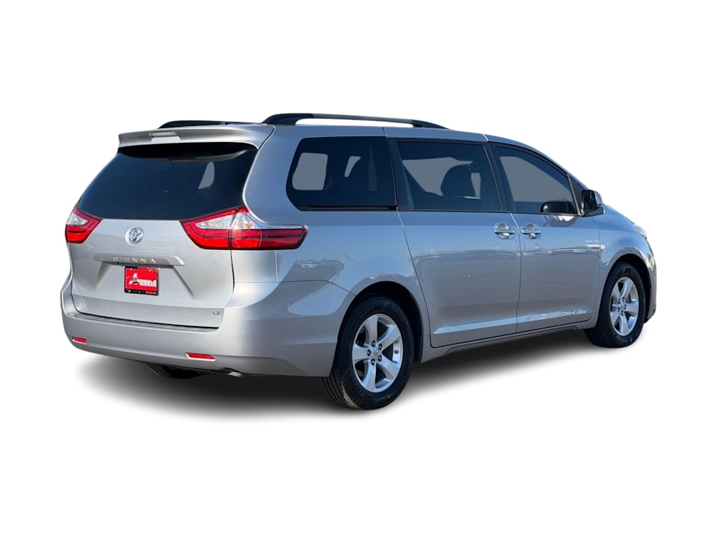 Thumbnail: 2017 Toyota Sienna - 17