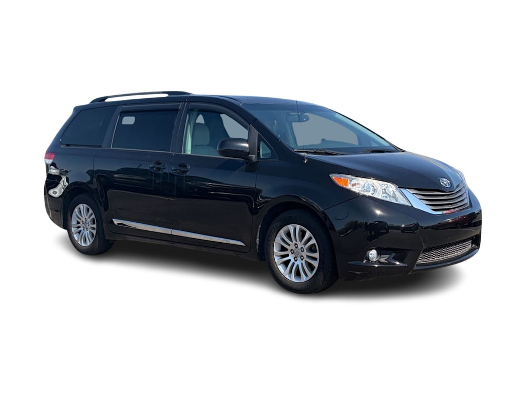 Thumbnail: 2013 Toyota Sienna - 11