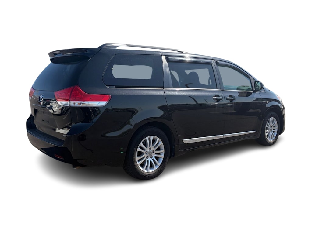 Thumbnail: 2013 Toyota Sienna - 10