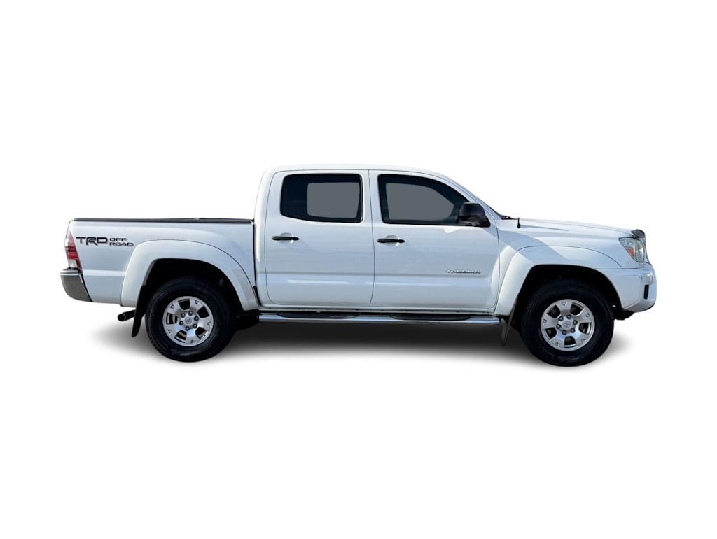 Thumbnail: 2015 Toyota Tacoma - 16