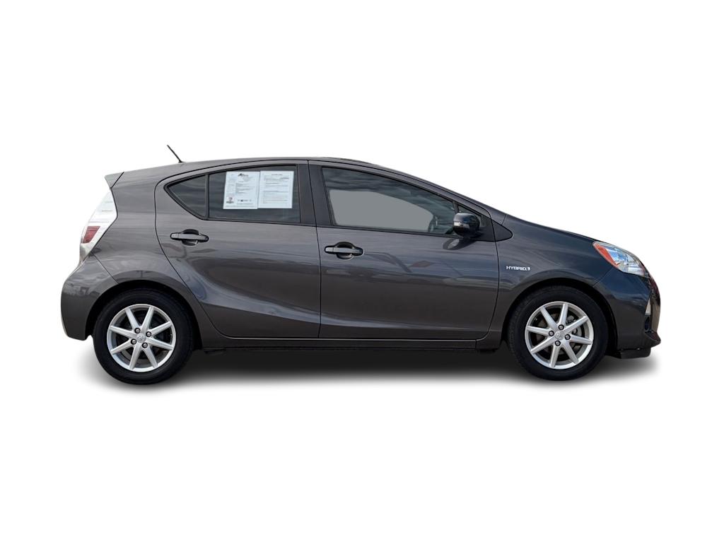 Thumbnail: 2014 Toyota Prius c - 18