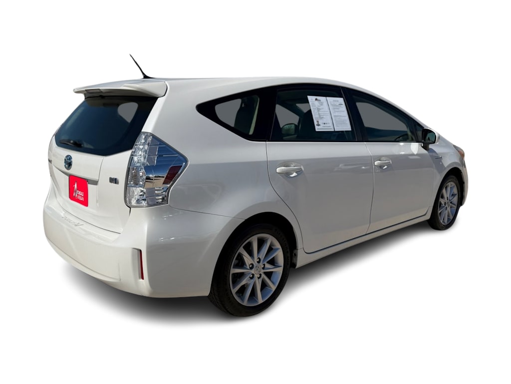 Thumbnail: 2014 Toyota Prius v - 11