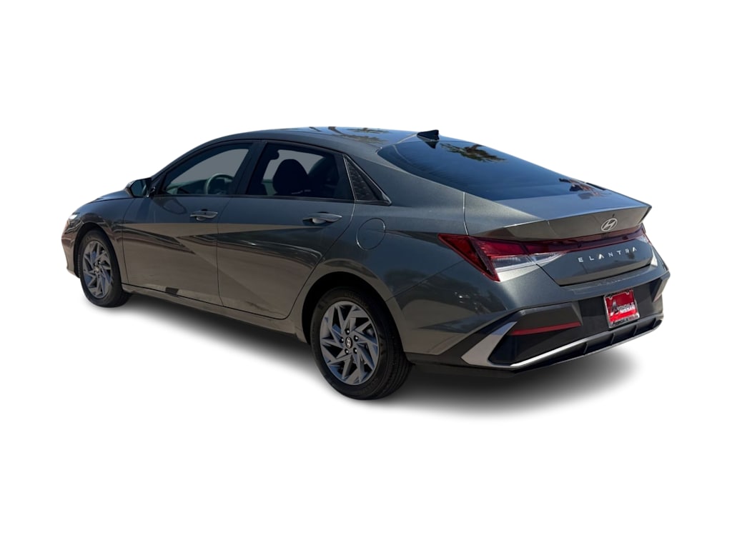 Thumbnail: 2024 Hyundai Elantra - 4
