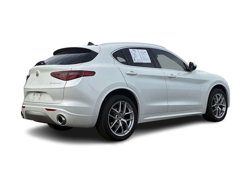 Thumbnail: 2021 Alfa Romeo Stelvio - 17
