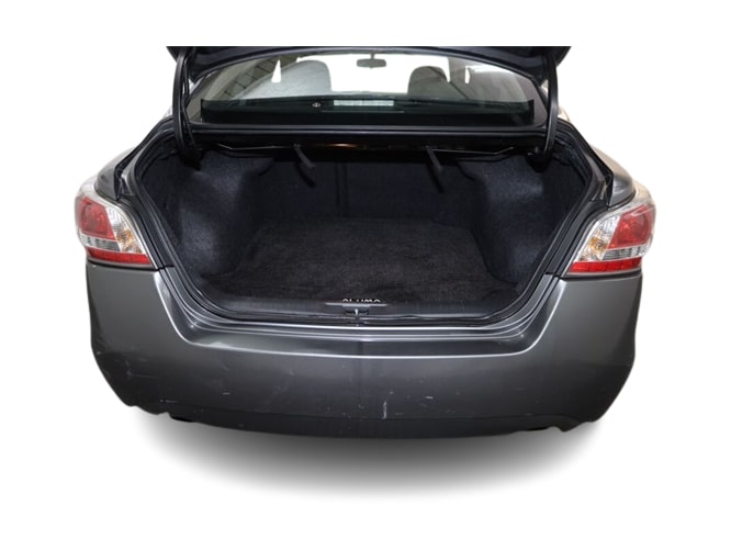 Thumbnail: 2015 Nissan Altima - 18