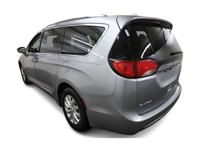 Thumbnail: 2019 Chrysler Pacifica - 4