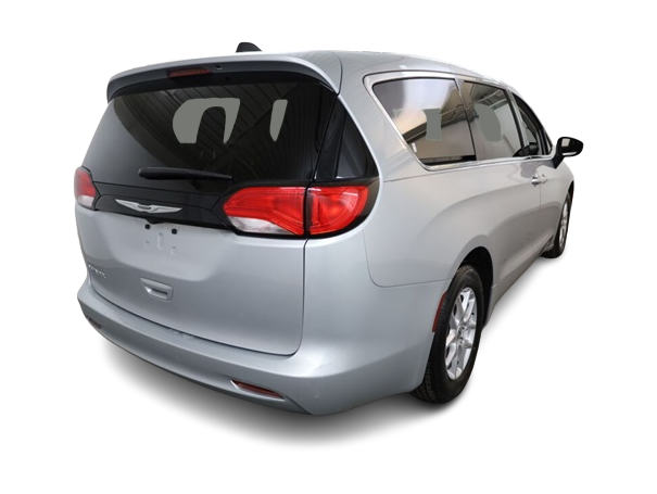 Thumbnail: 2022 Chrysler Voyager - 21