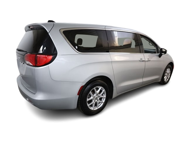 Thumbnail: 2022 Chrysler Voyager - 22