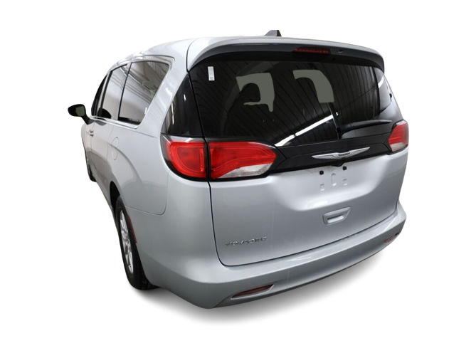 Thumbnail: 2022 Chrysler Voyager - 20