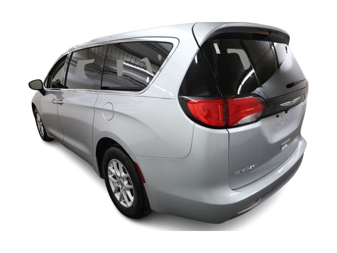 Thumbnail: 2022 Chrysler Voyager - 4