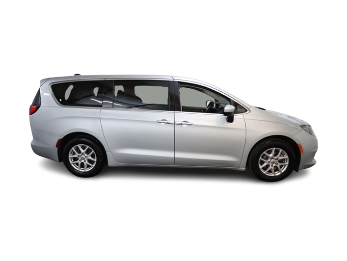 Thumbnail: 2022 Chrysler Voyager - 23