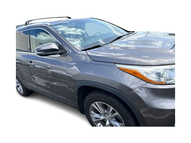 Thumbnail: 2015 Toyota Highlander - 21