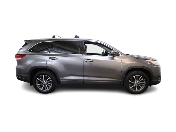 Thumbnail: 2017 Toyota Highlander - 24