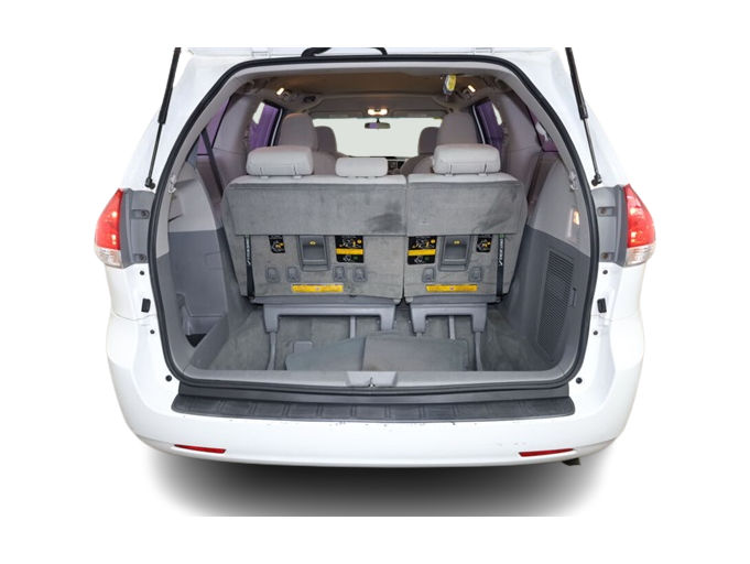 Thumbnail: 2011 Toyota Sienna - 19