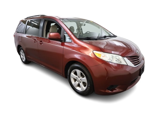 Thumbnail: 2015 Toyota Sienna - 25