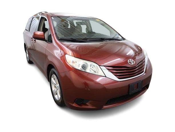 Thumbnail: 2015 Toyota Sienna - 26
