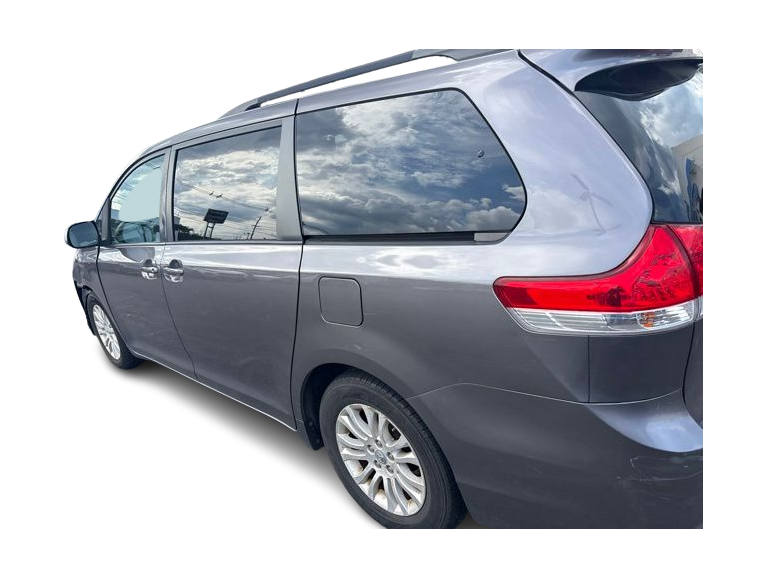 Thumbnail: 2011 Toyota Sienna - 3