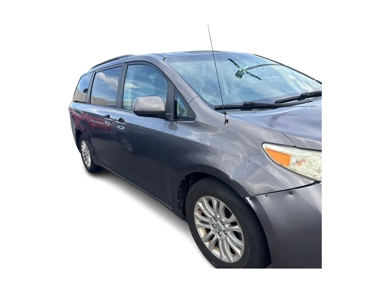 Thumbnail: 2011 Toyota Sienna - 21
