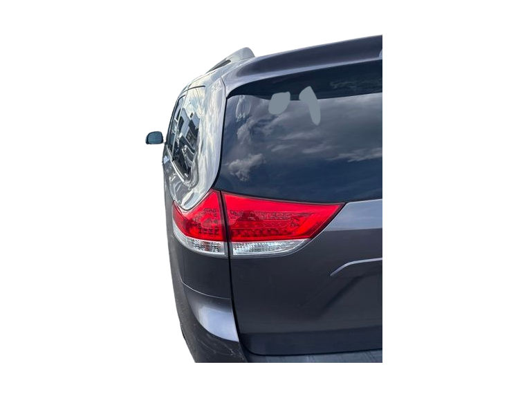 Thumbnail: 2011 Toyota Sienna - 13