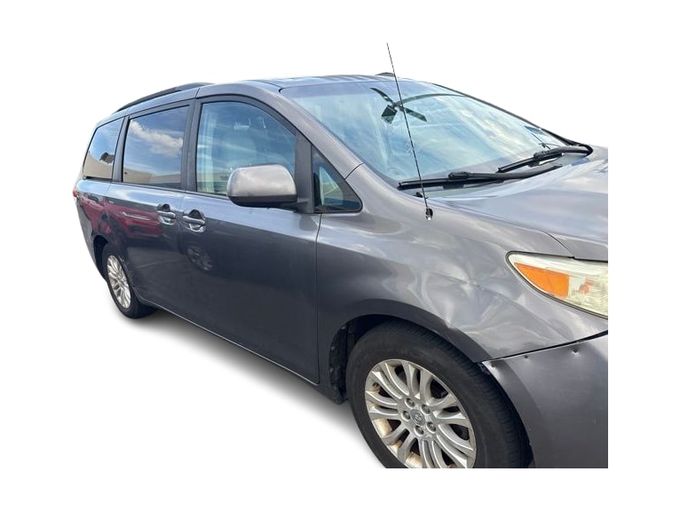 Thumbnail: 2011 Toyota Sienna - 20