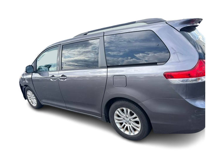 Thumbnail: 2011 Toyota Sienna - 11
