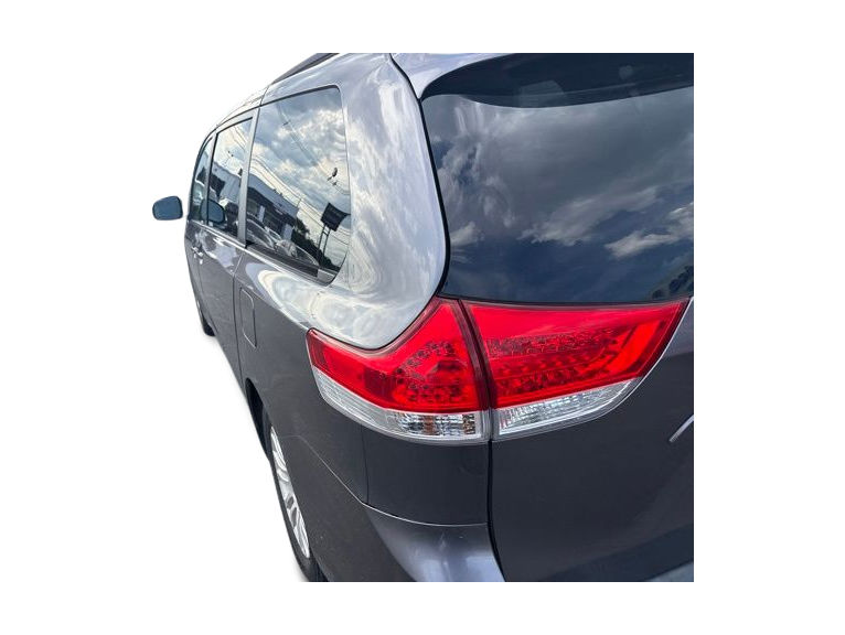Thumbnail: 2011 Toyota Sienna - 12