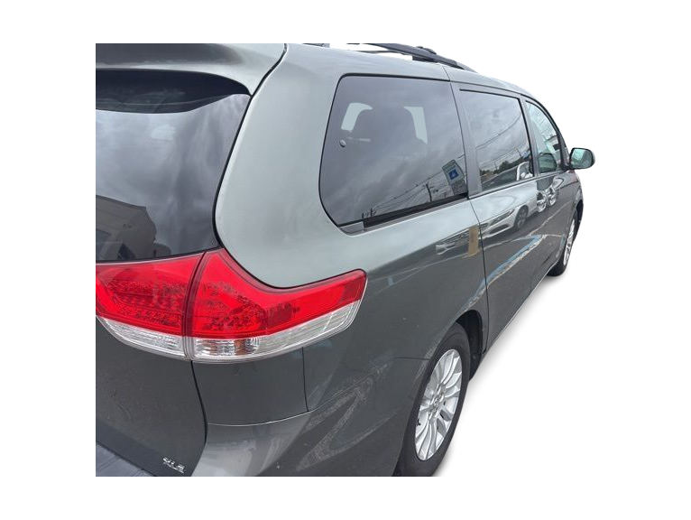 Thumbnail: 2012 Toyota Sienna - 16