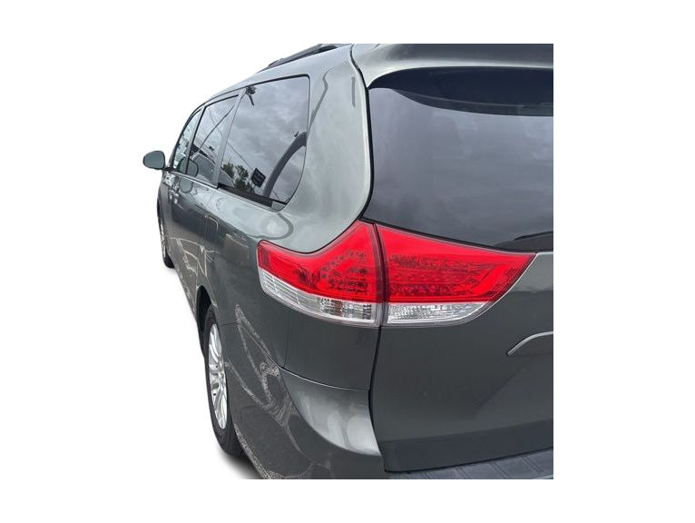 Thumbnail: 2012 Toyota Sienna - 14