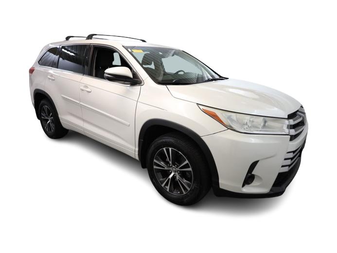 2017 Toyota Highlander LE 25