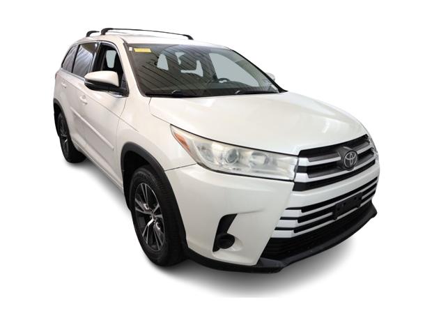 2017 Toyota Highlander LE 26