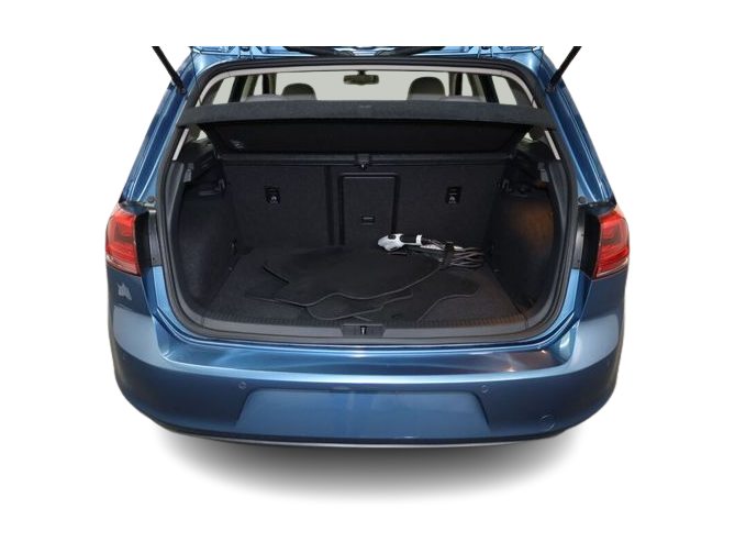 Thumbnail: 2015 Volkswagen e-Golf - 18