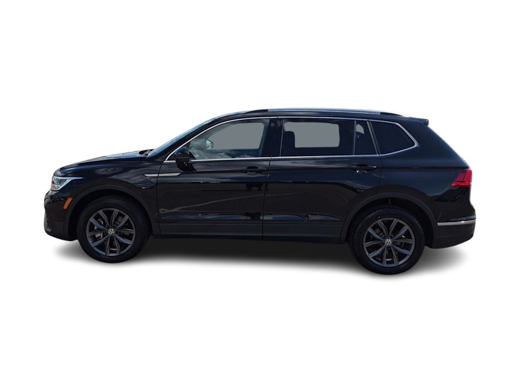 Thumbnail: 2023 Volkswagen Tiguan - 3