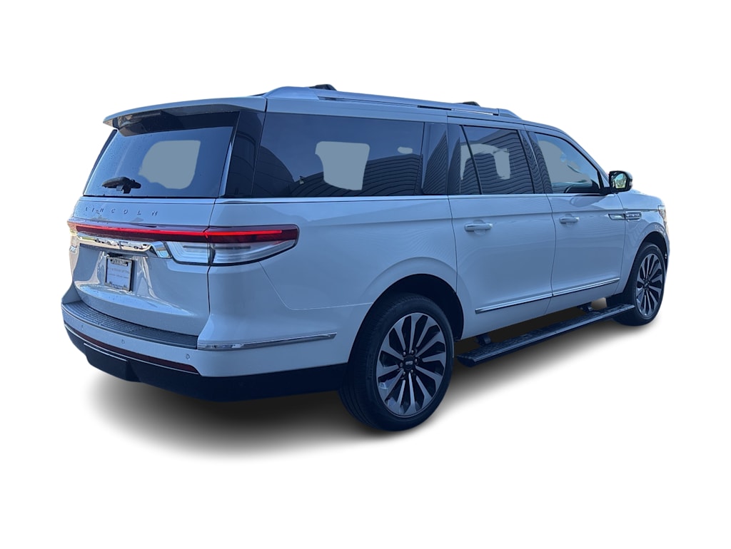 Thumbnail: 2023 Lincoln Navigator L - 17