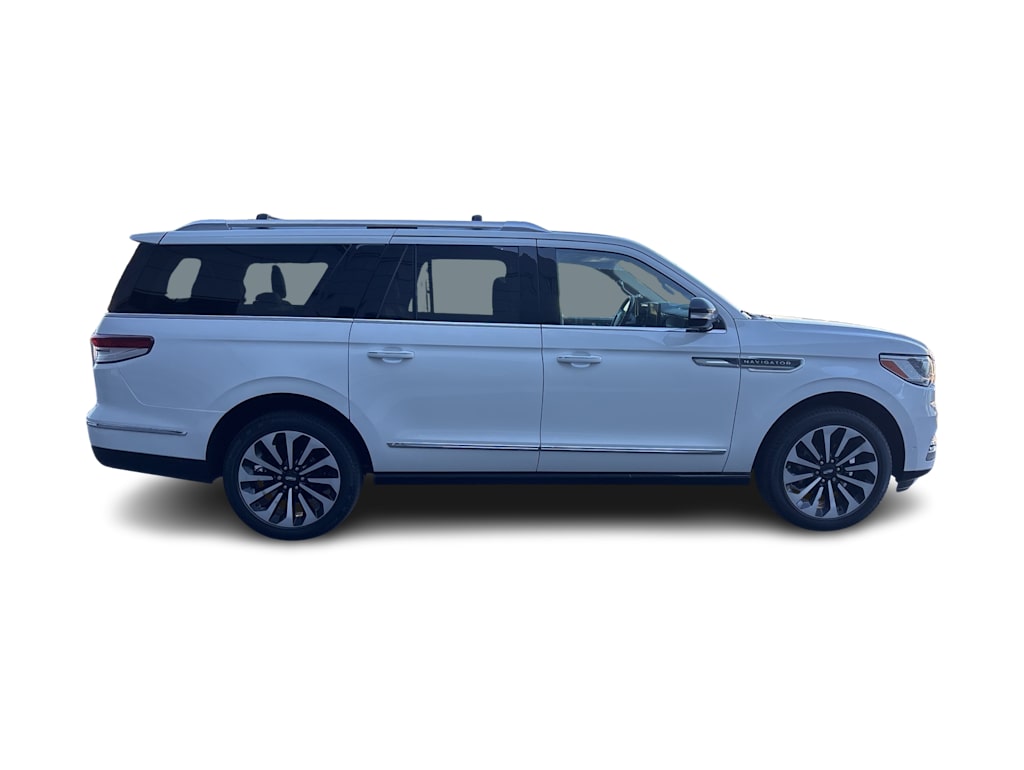 Thumbnail: 2023 Lincoln Navigator L - 18