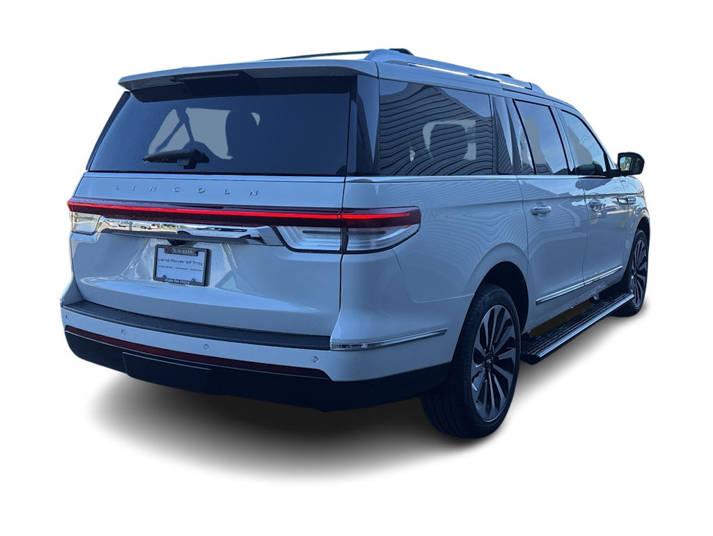 Thumbnail: 2023 Lincoln Navigator L - 16
