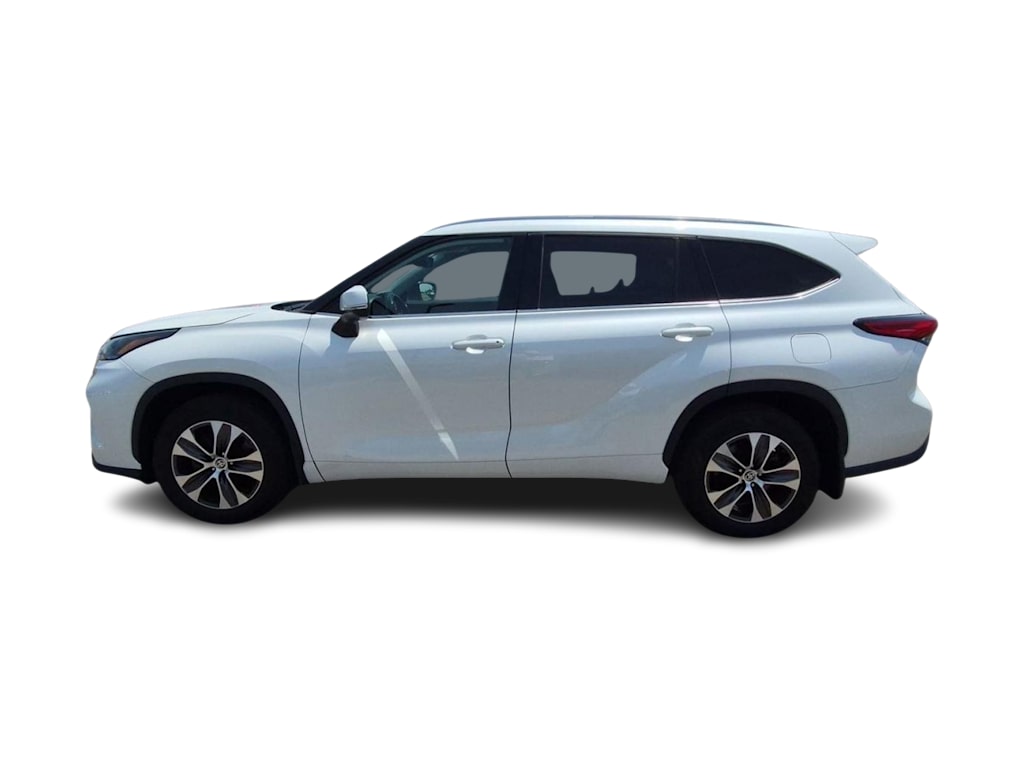 Thumbnail: 2021 Toyota Highlander - 3