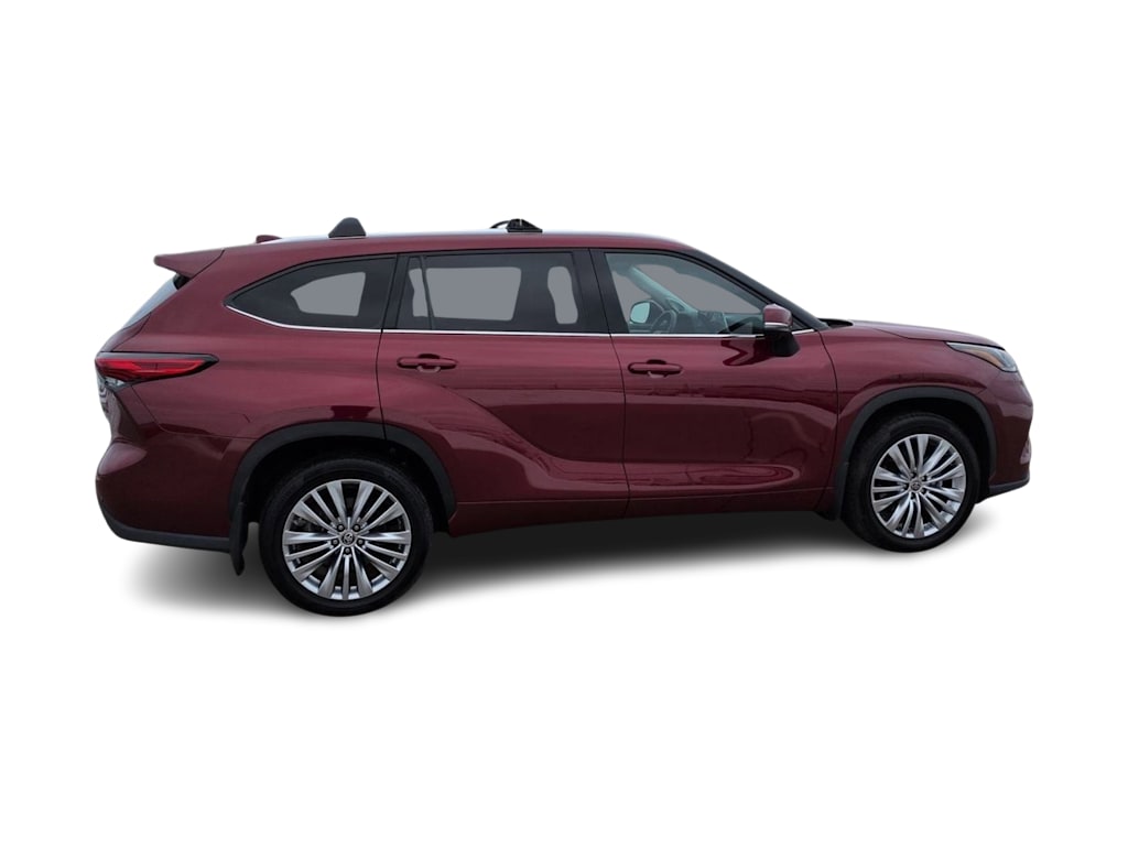 Thumbnail: 2023 Toyota Highlander - 22