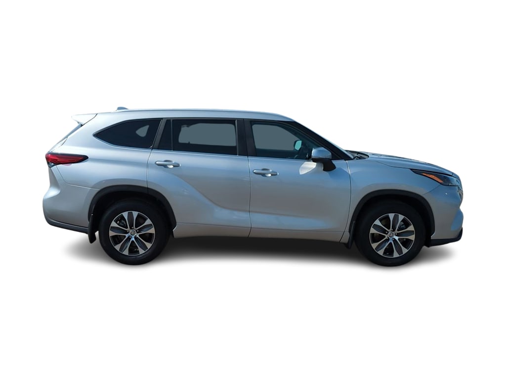 Thumbnail: 2023 Toyota Highlander - 21
