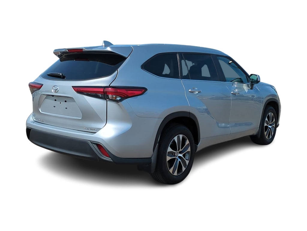 Thumbnail: 2023 Toyota Highlander - 20