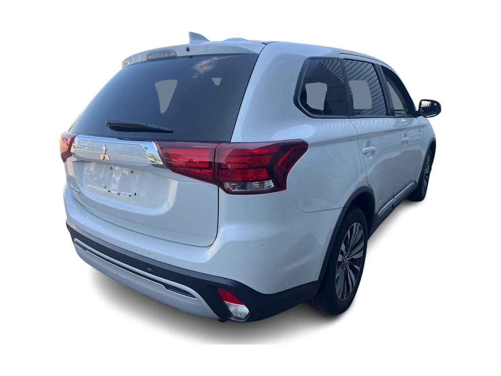 Thumbnail: 2020 Mitsubishi Outlander - 19
