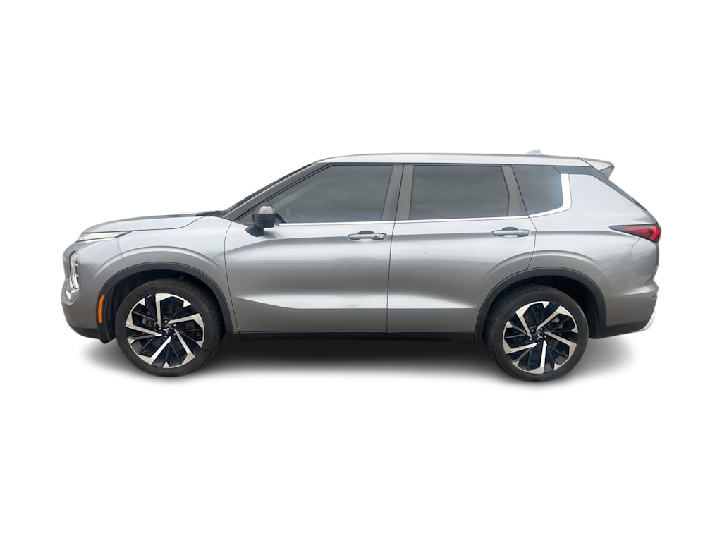 Thumbnail: 2022 Mitsubishi Outlander - 2