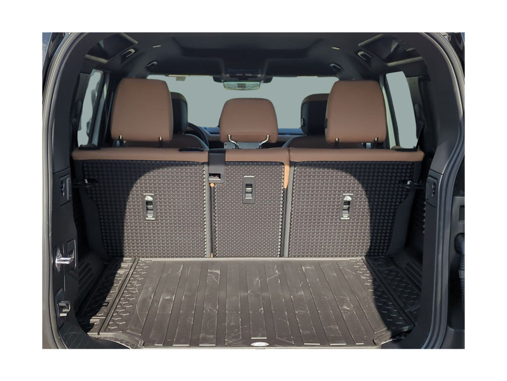 Thumbnail: 2025 Land Rover Defender - 17