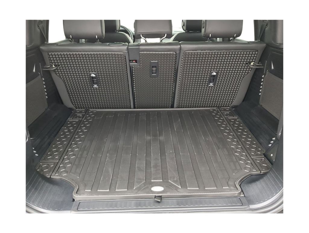 2025 Land Rover Defender 110 15